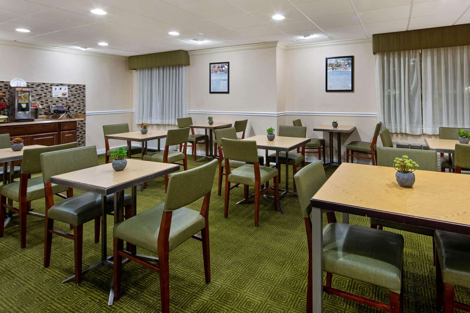 La Quinta Inn & Suites by Wyndham Sawgrass 45/55