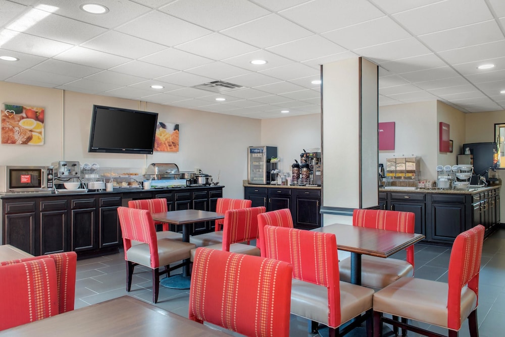 Comfort Suites Louisville Airport 26/35