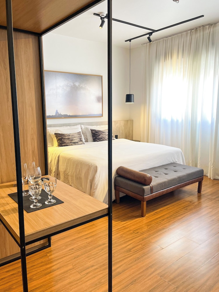 EXECUTIVE, DOUBLE OR TWIN BED