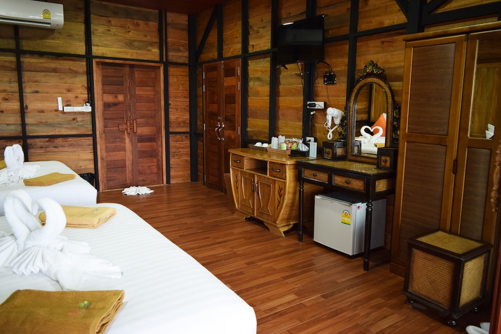Chareena Hill Beach Resort 17/70