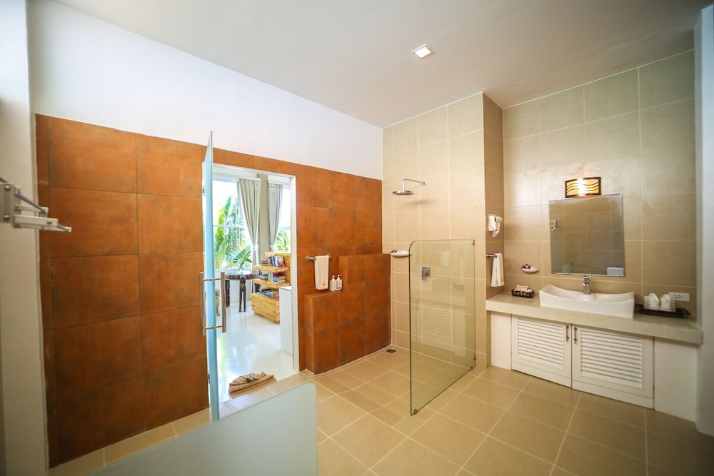 OCEAN, PREMIUM, SUITE