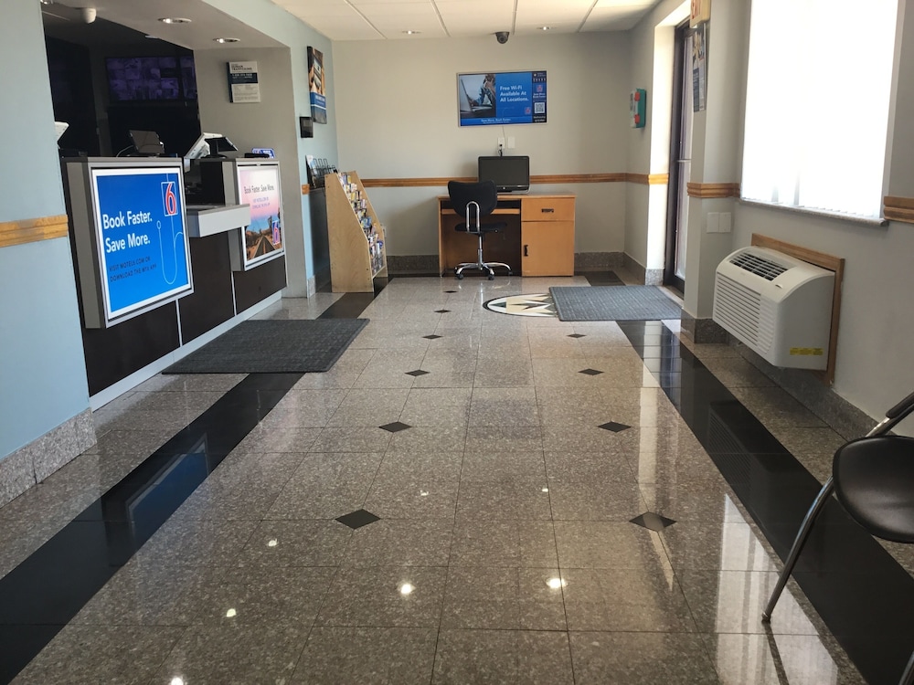 Motel6 El Paso, TX - West 51/66
