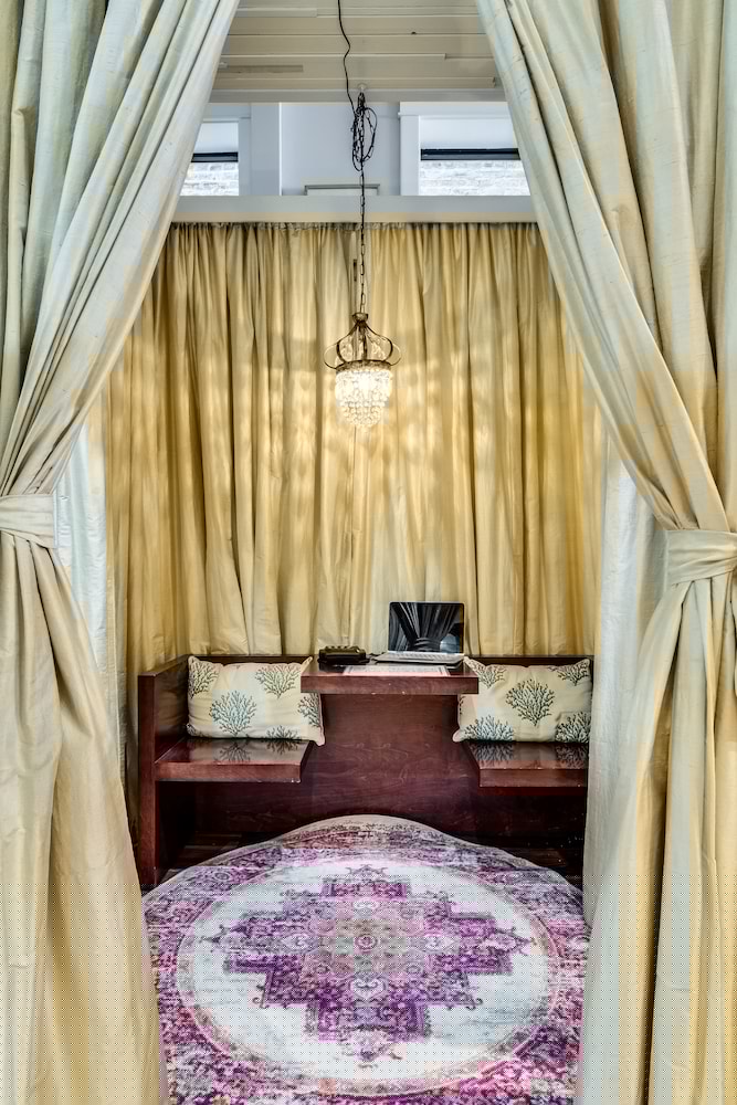 Ruby Room 24/41