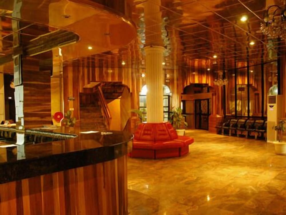 Sharon Ultimate Hotels 16/17