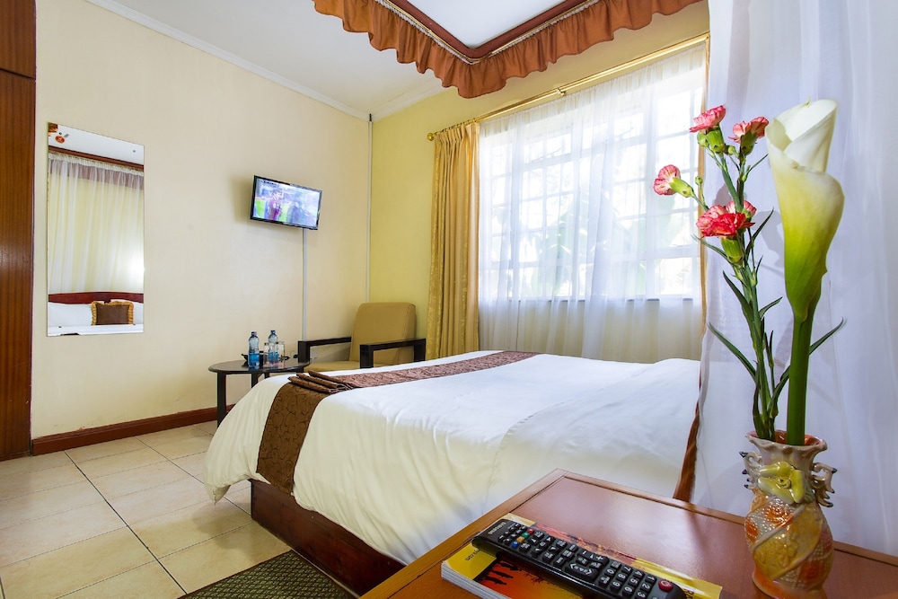 Convent International Hotel 9/30