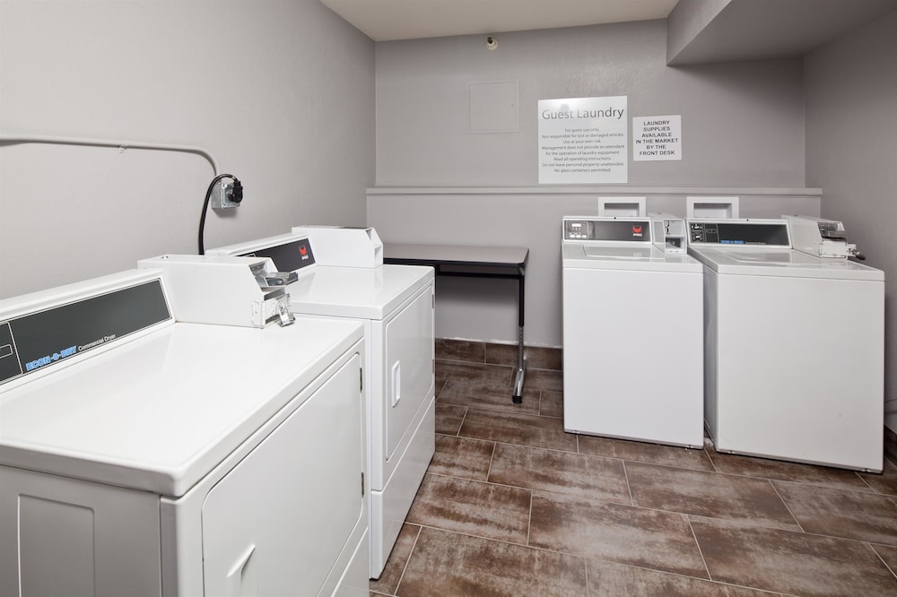 Best Western Plus Scottsdale Thunderbird Suites 16/46