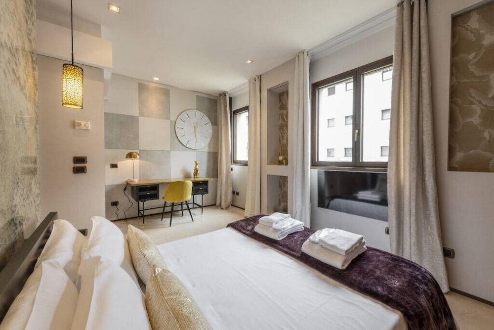 Milan Royal Suites Luxury Apartments 11/50