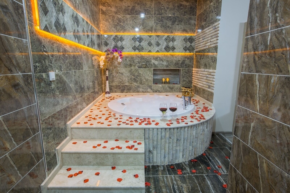 Elanis Suites 40/40
