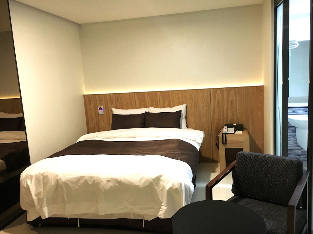 K Tourist Hotel 15/24
