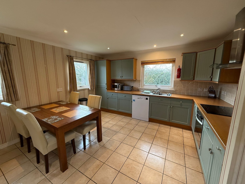 AIRDS HOTEL 34/50