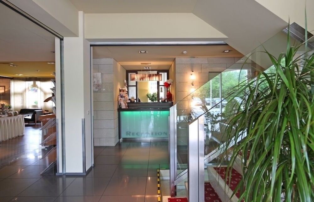 Hotel Conti 5/58