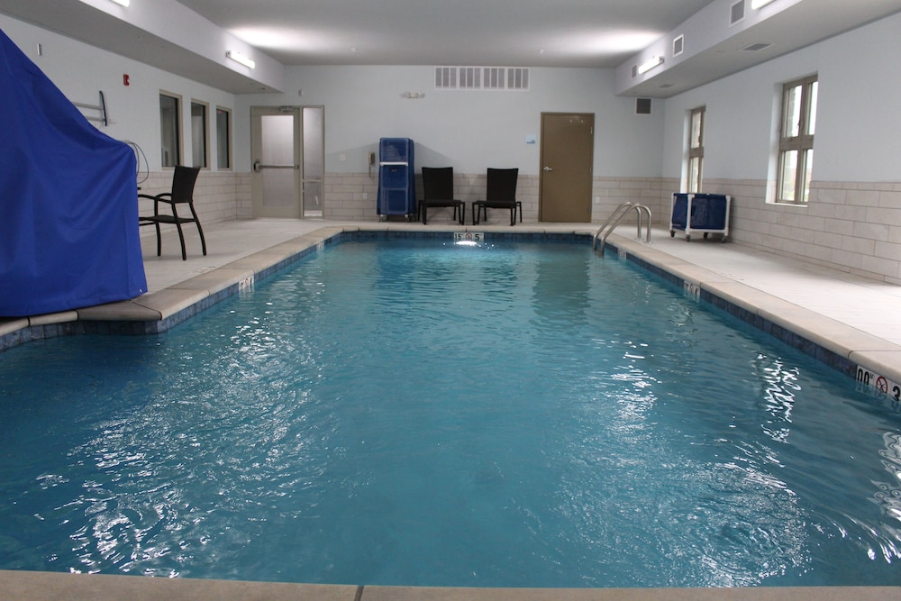 Holiday Inn Express Suites Shawnee Kansas City West 5/67