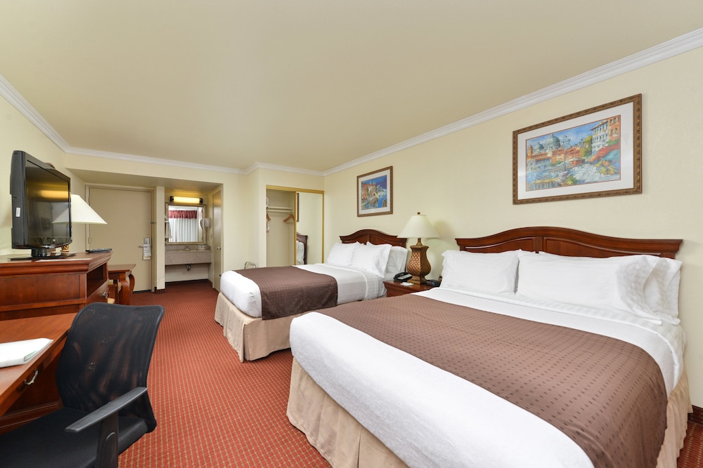Holiday Inn Sacramento Rancho Cordova 27/77