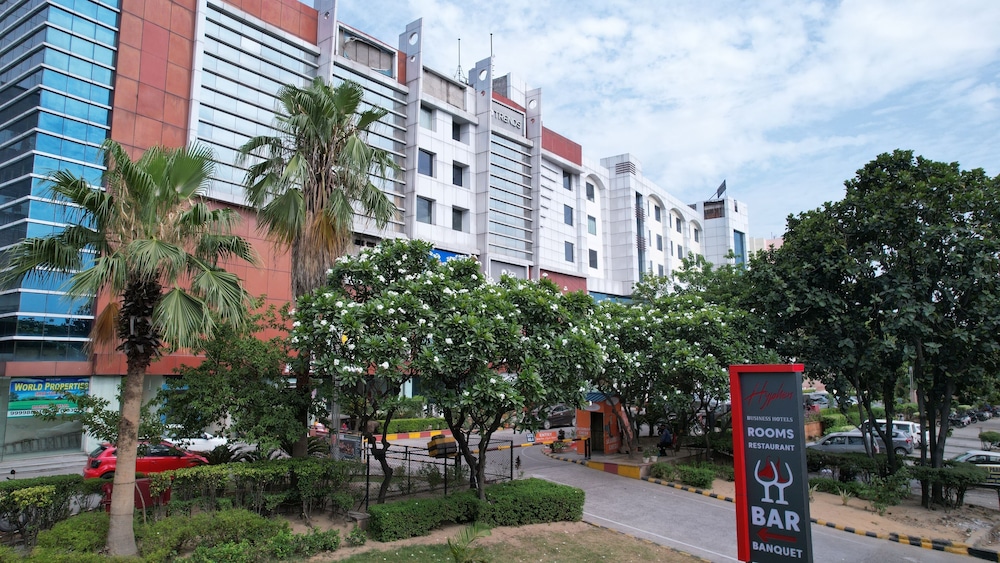 Hotel Hyphen 50/55