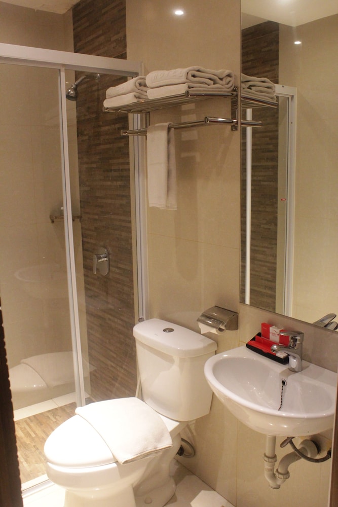 Redstar Hotel 38/39