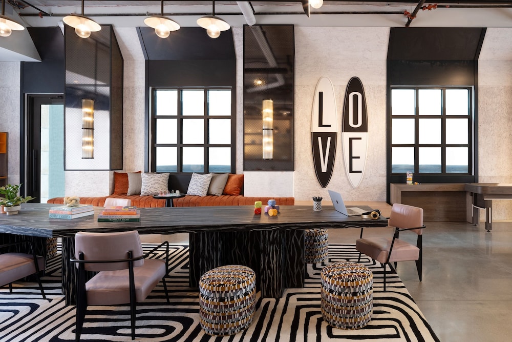 Moxy St Petersburg Downtown 28/37