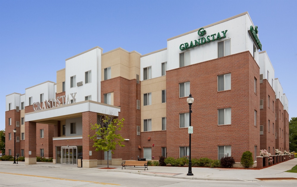 Grandstay Residential Suites Hotel - Sheboygan 1/69