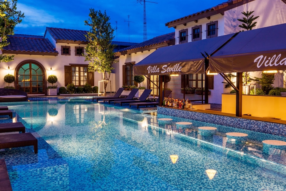 Villa Seville 3/50