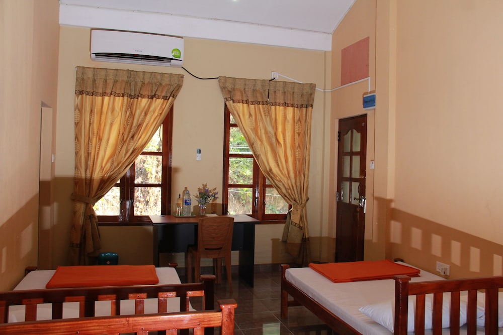 Anura Guest Inn 21/40