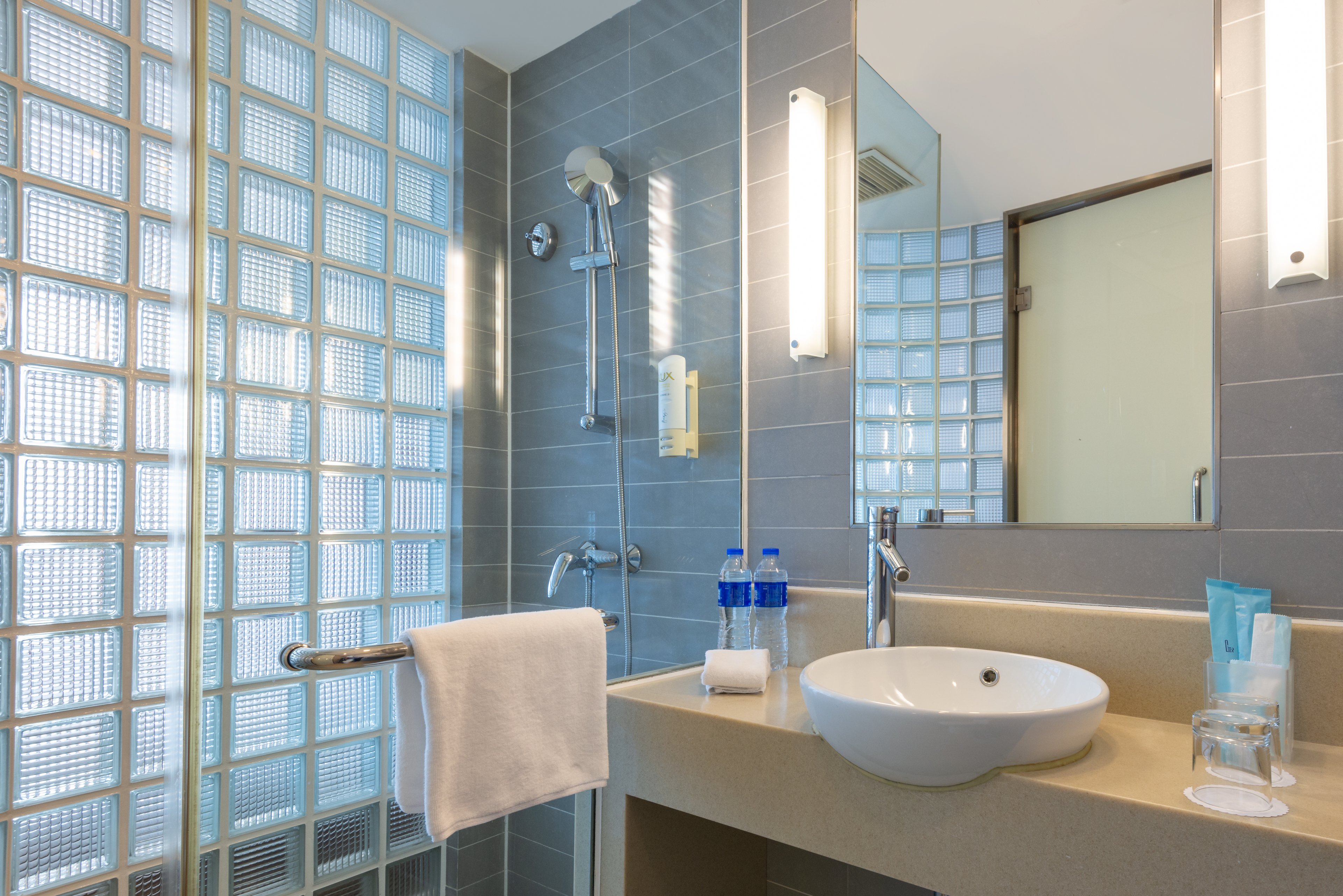 HOLIDAY INN EXPRESS SHANGHAI JINQIAO CENTRAL 20/21