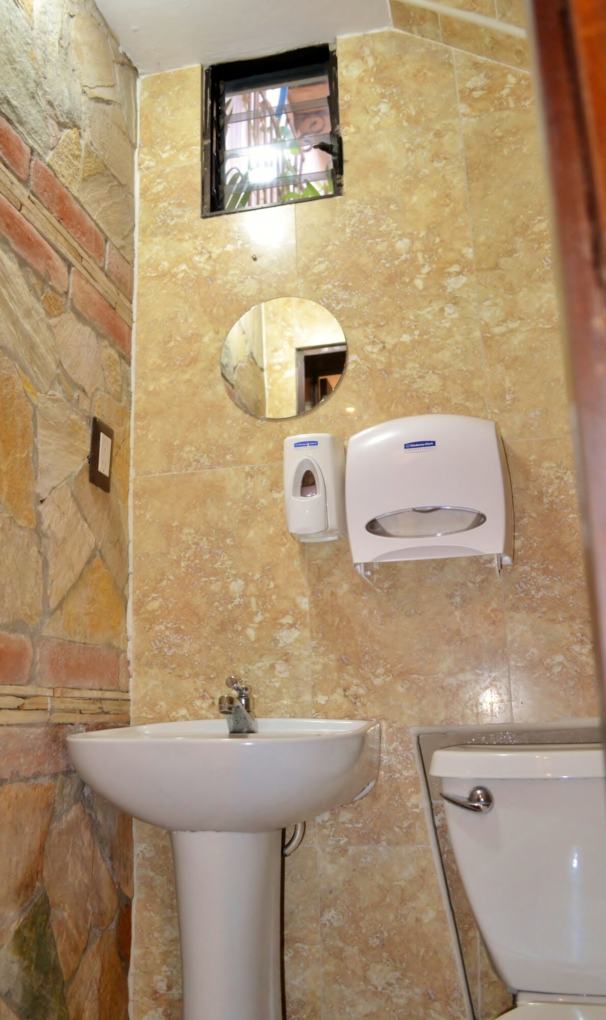 ROOM, SINGLE, WITH FAN