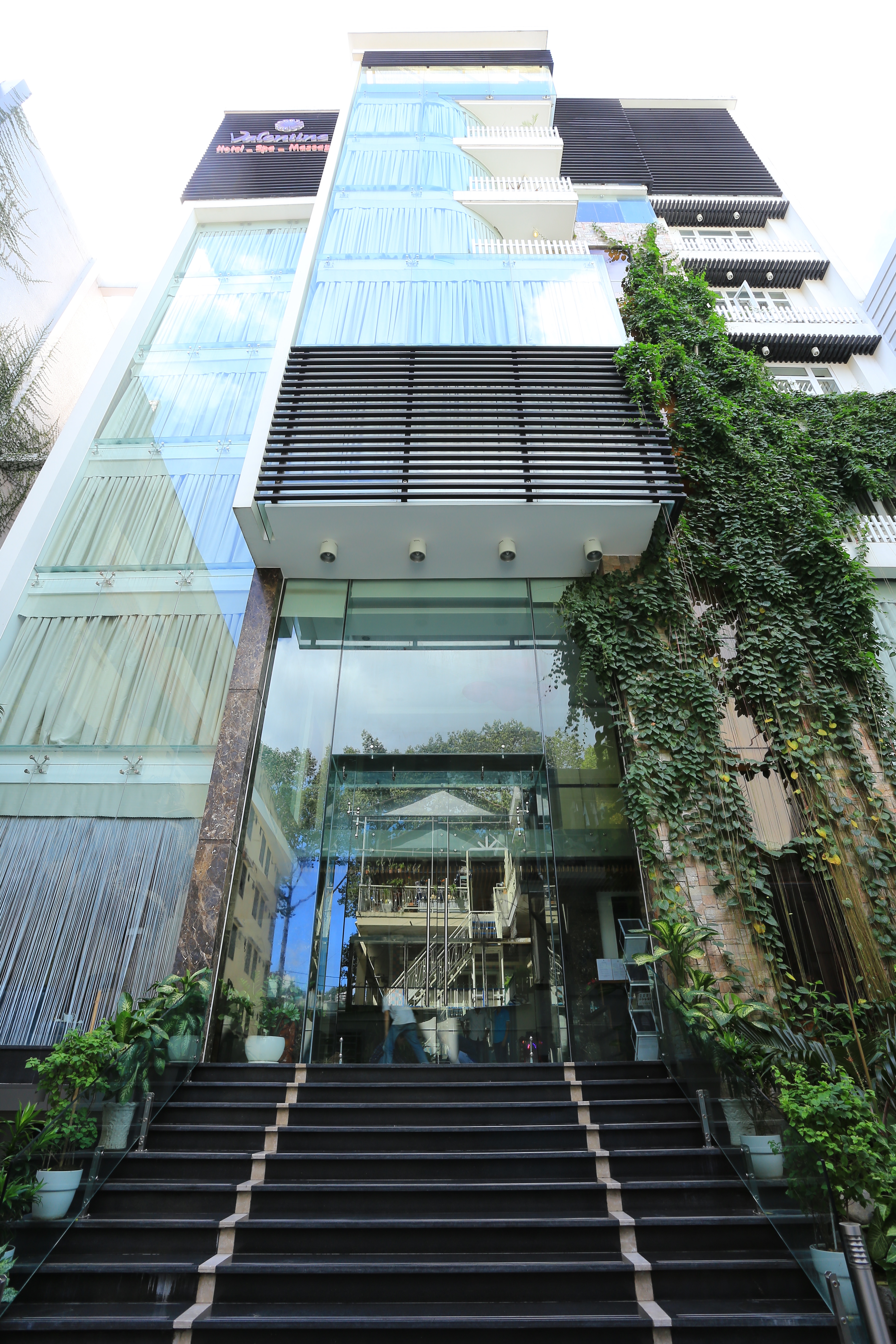 Valentine Hotel 1/36