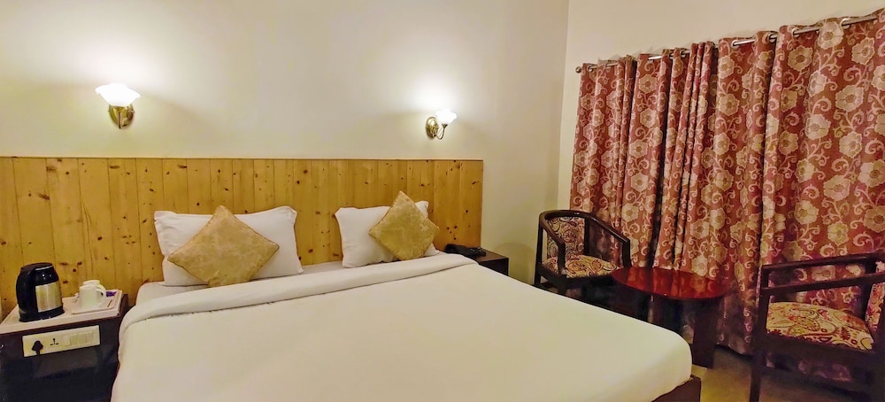 Whistling Pines Resort 17/50
