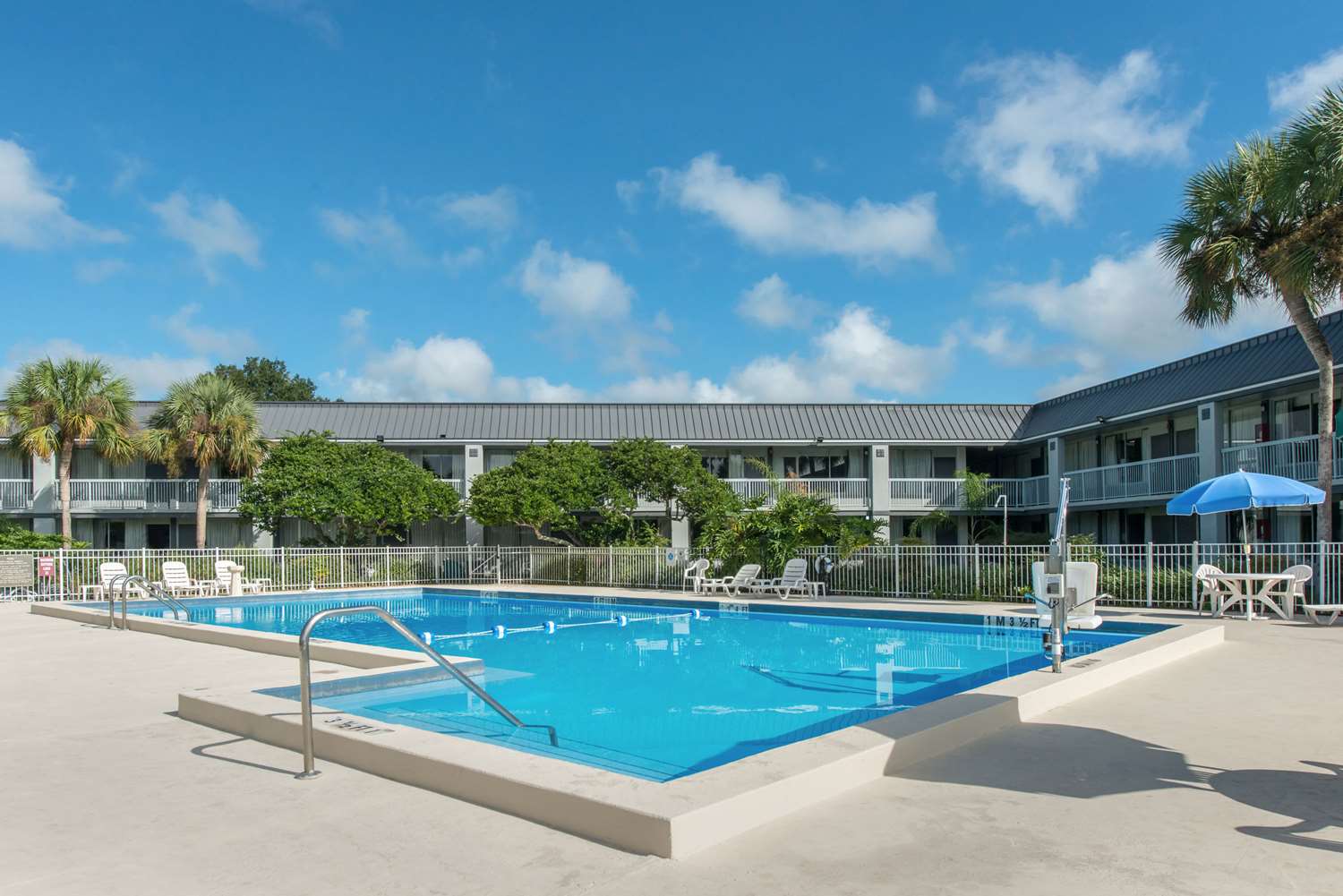 Quality Inn and Suites Brooksville I-75/Dade City 17/17