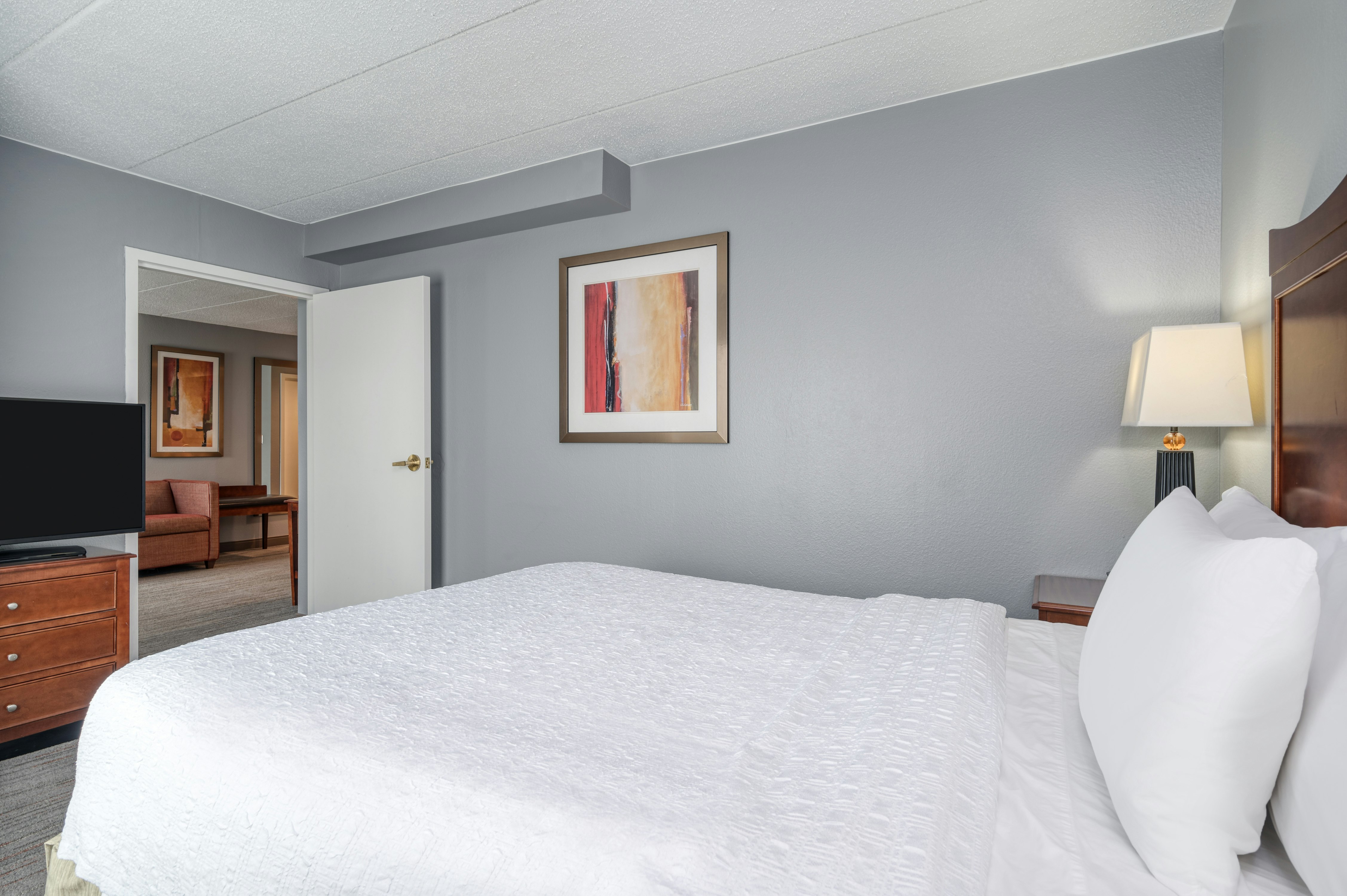 1 BEDROOM, SUITE, QUEEN BED