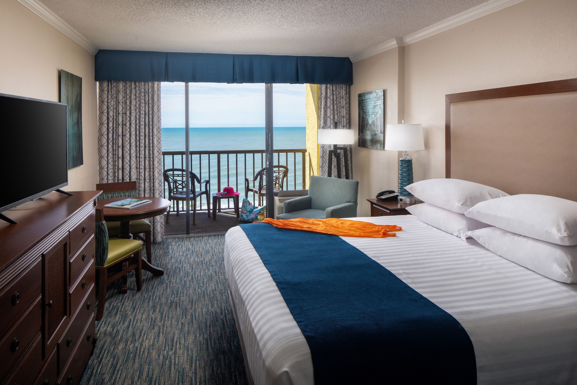 EFFICIENCY, TOWER, KING BED, OCEAN FRONT, KITCHEN