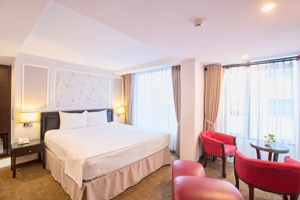SUITE, TWIN BEDS