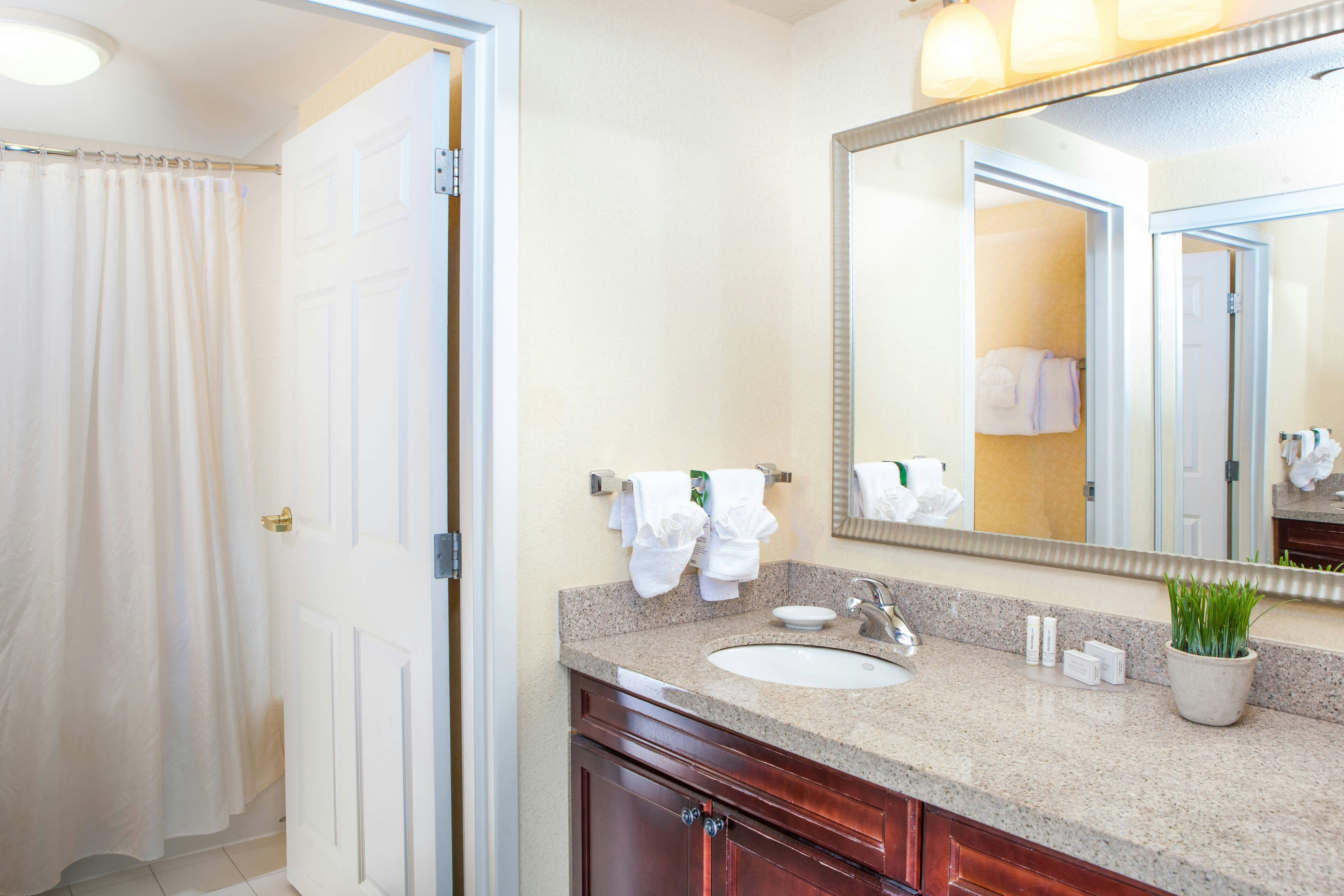 Residence Inn By Marriott Chesapeake Greenbrier 54/54