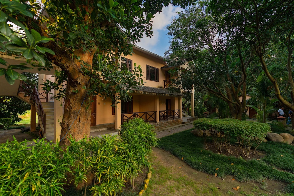 CORBETT WILD RESORT 40/50