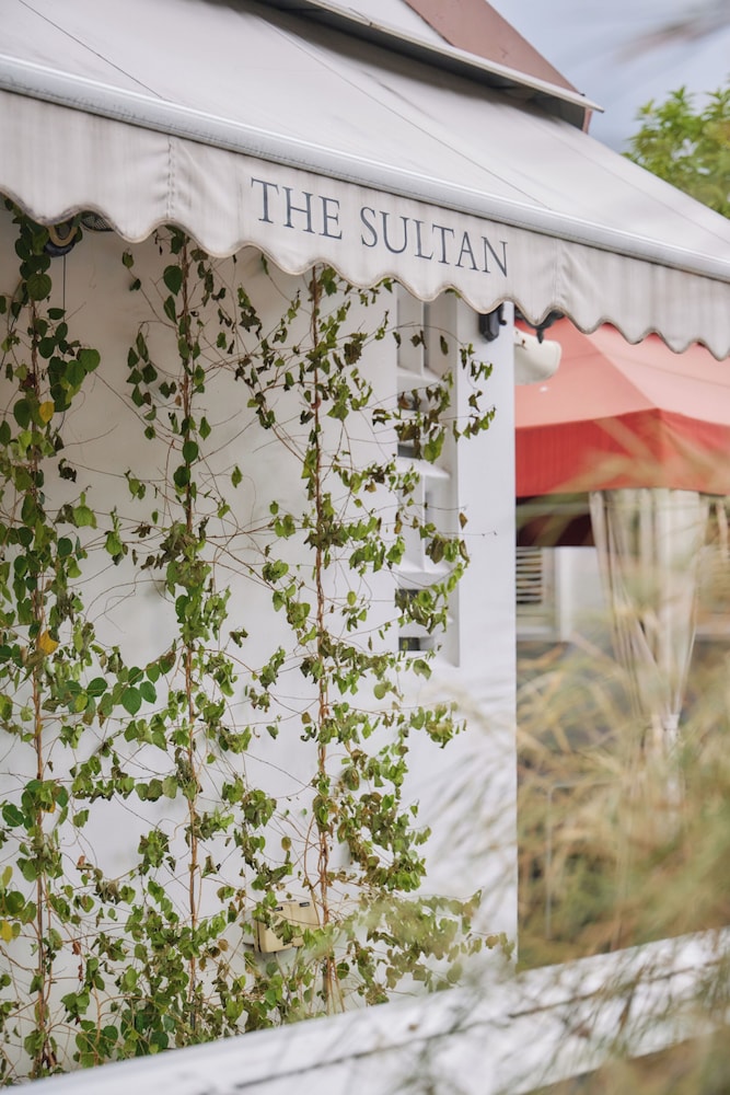 The Sultan 7/76