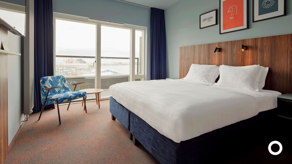 ROOM, DOUBLE OR TWIN BED, BALCONY