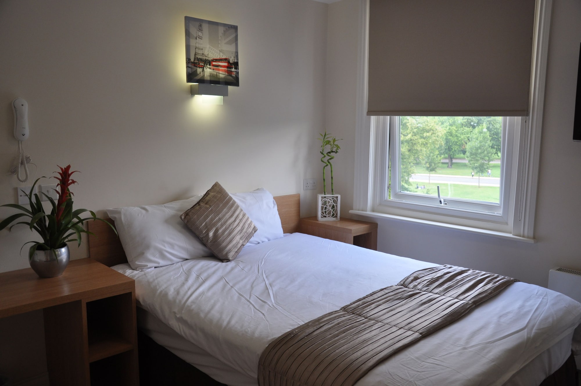 ROOM, DOUBLE BED
