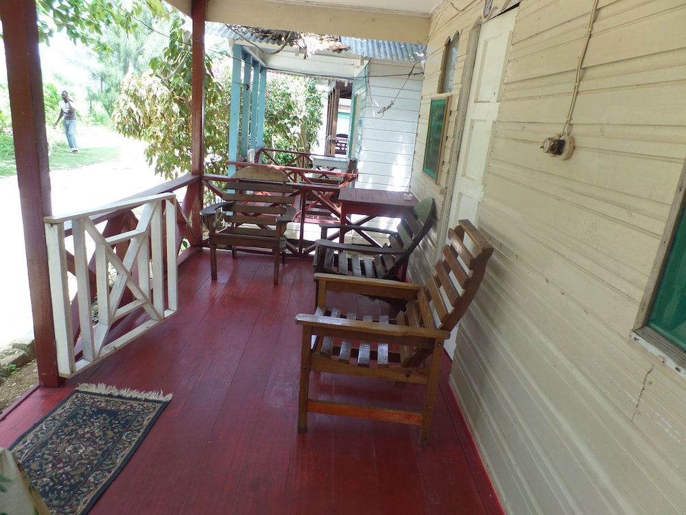 Beach Road Cottages At Jah Bs 16/29