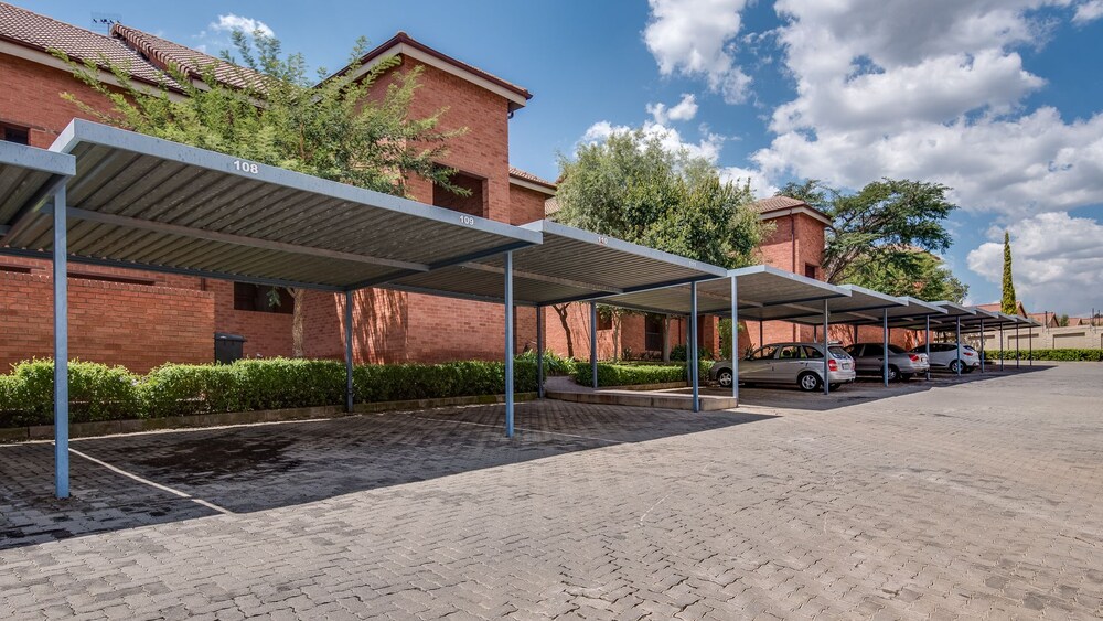 JoziStay Savannah Lodge Apartments - Honeydew 15/25