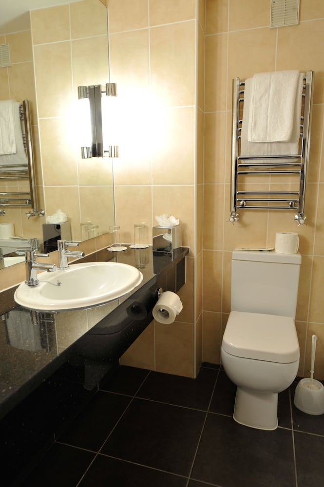 Best Western Plus Grim's Dyke Hotel 20/48