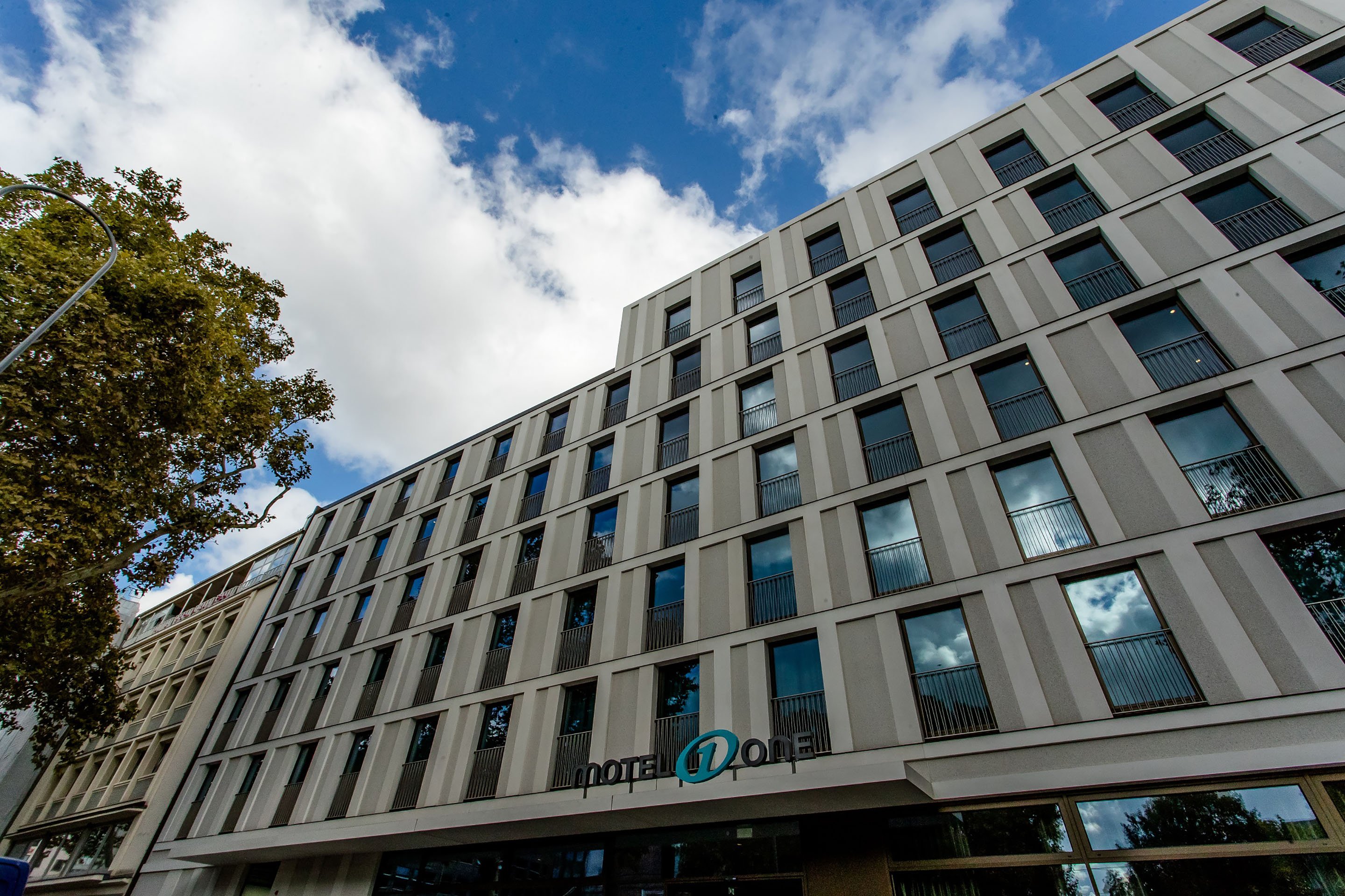 Hotel Motel One Koln-Neumarkt 1/17