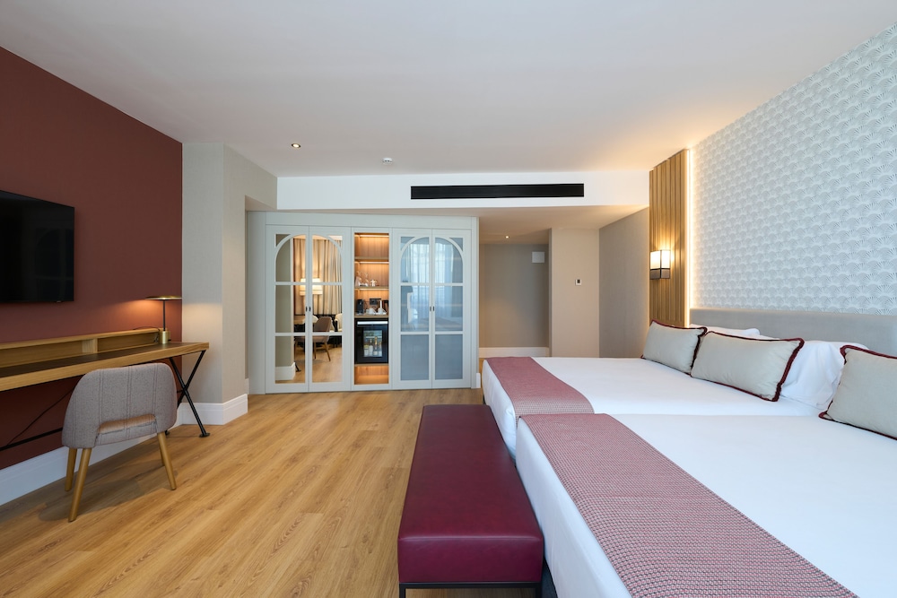 Premium, Single, 2 Double Beds, Terrace