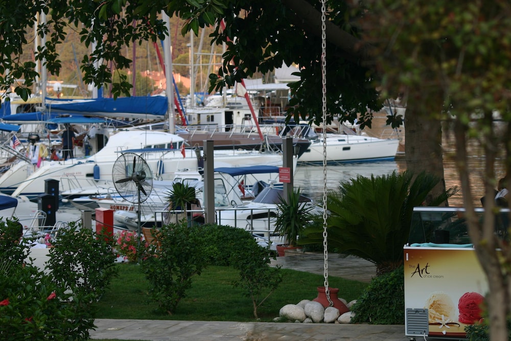 MARINA BOUTIQUE FETHIYE 6/50