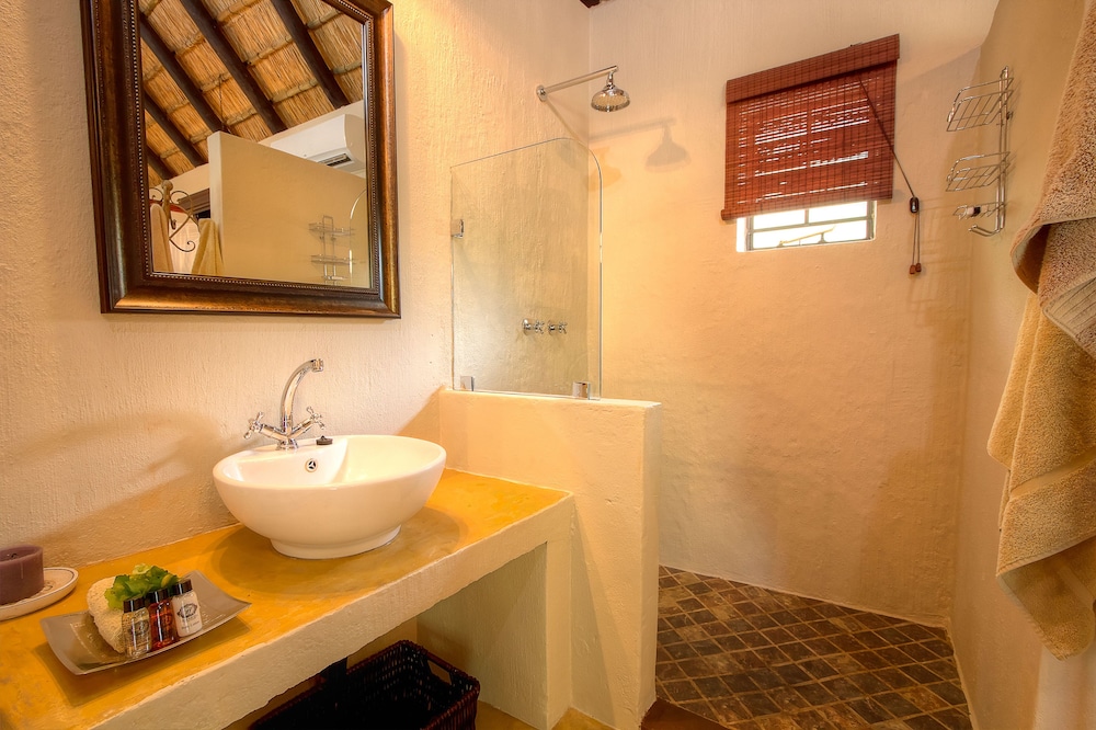 Mvuradona Safari Lodge 45/50