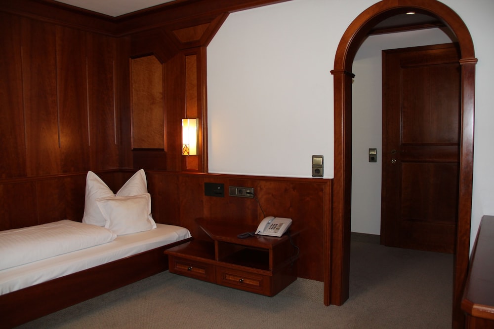 Tyrolis Hotel 19/69
