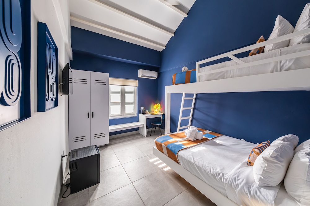 DELUXE, TRIPLE, MULTIPLE BEDS, PRIVATE BATHROOM