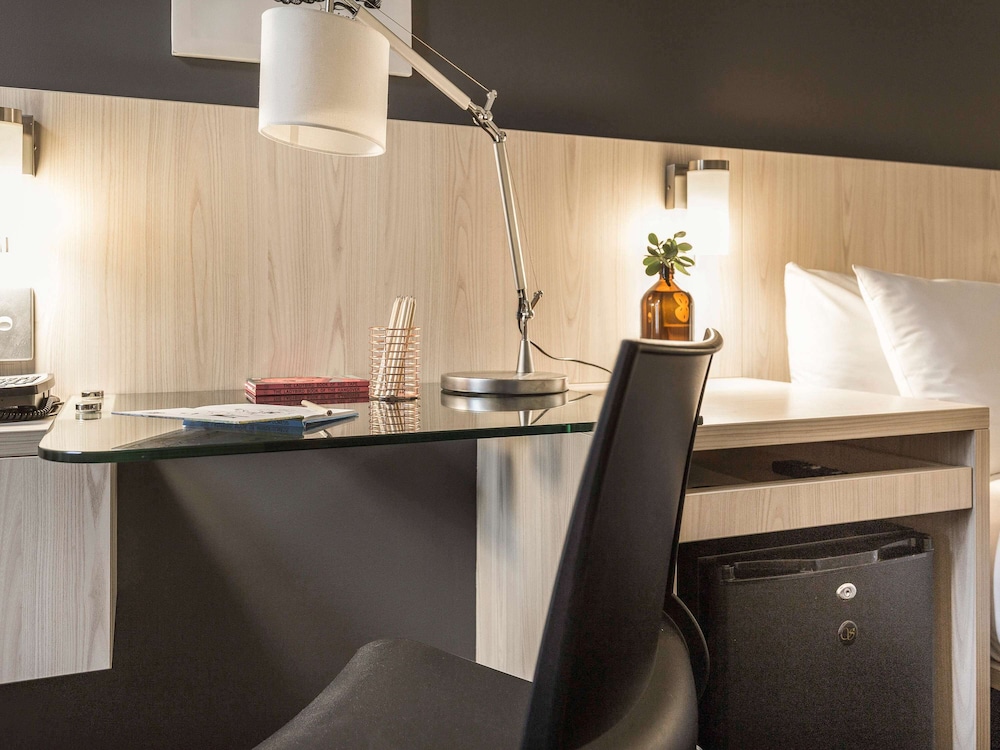 Ibis Sydney Barangaroo Hotel 9/70