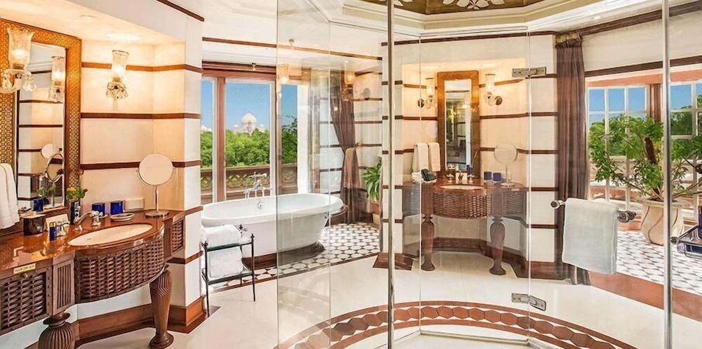 Oberoi Amarvilas 55/73