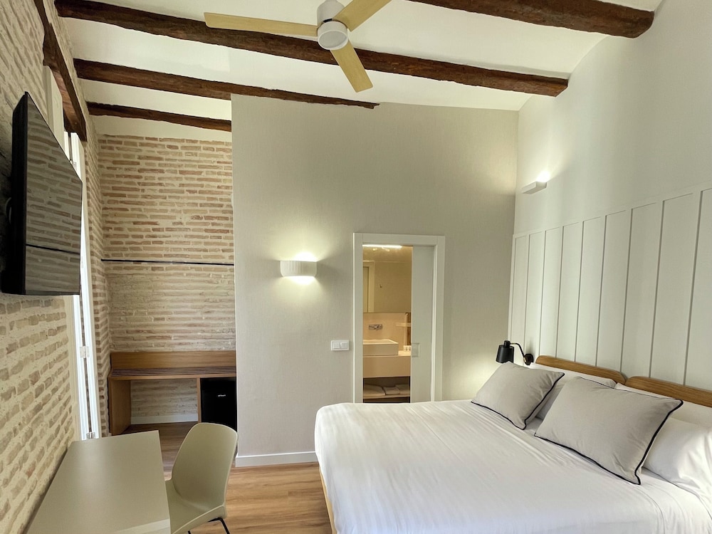 RENOVATED, DELUXE, DOUBLE BED, CITY VIEW, BALCONY