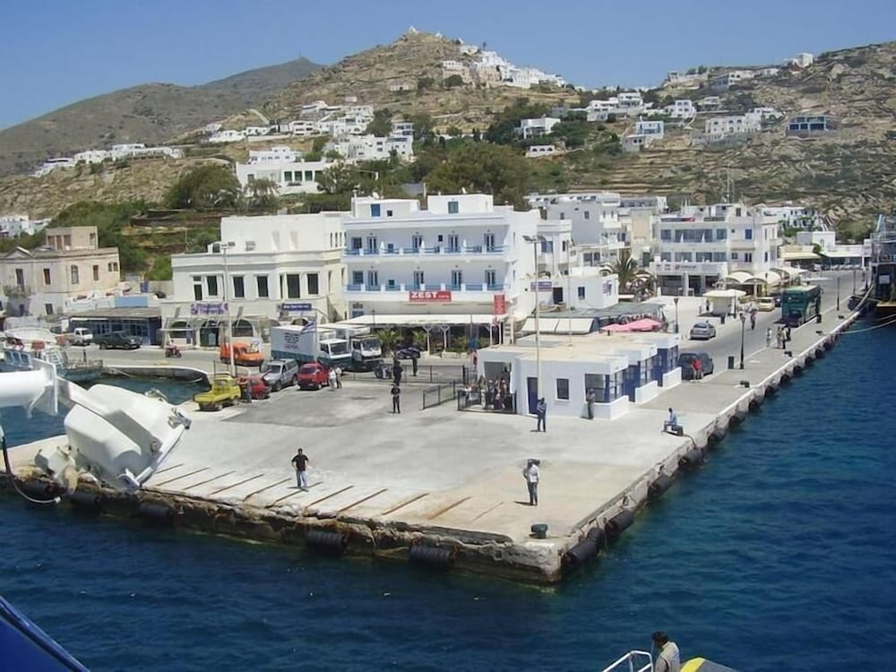 Grandma Vasiliki Rooms To Let 47/55