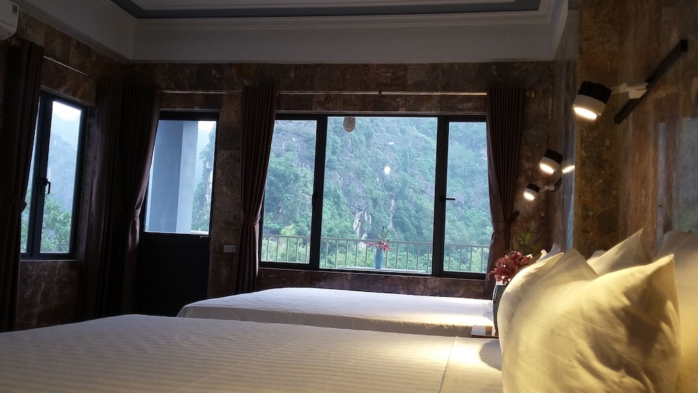 Limestone Boutique Hotel 12/76